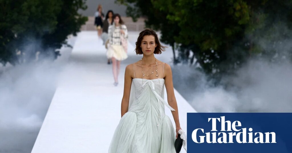 Jonathan Anderson mixes Austen romance with chic streetware in Dior’s Paris show | Dior Jonathan Anderson mixes Austen romance with chic streetware in Dior’s Paris show | Dior