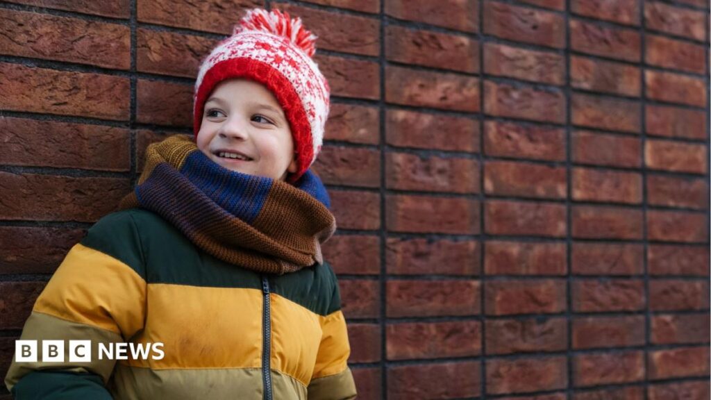 Energy costs: ‘Wear more clothes if it’s cold’, pupils and staff told A child in a yellow puffer coat, scarf and red hat