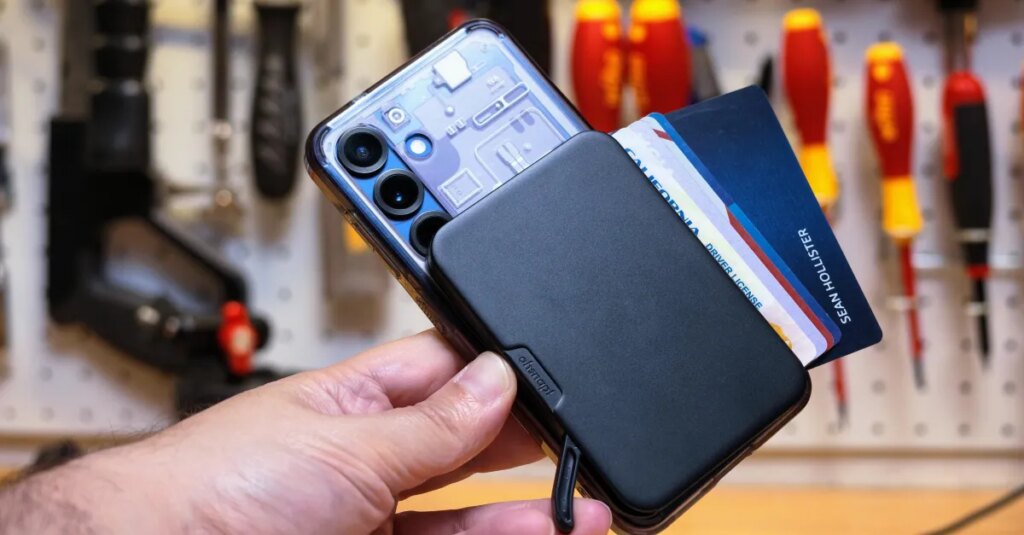 This toolless modular lever-action wallet is the coolest I’ve stuck to my phone This toolless modular lever-action wallet is the coolest I’ve stuck to my phone